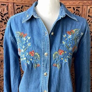 Vintage Embroidered Jean Denim Button-Up Shirt with Floral Detail country core